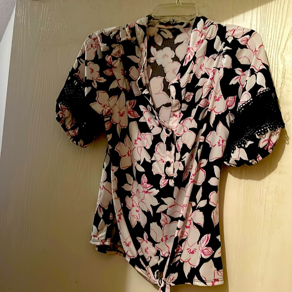 Brand new blouse black and white Floral Adrienne Vattadini  with tags new